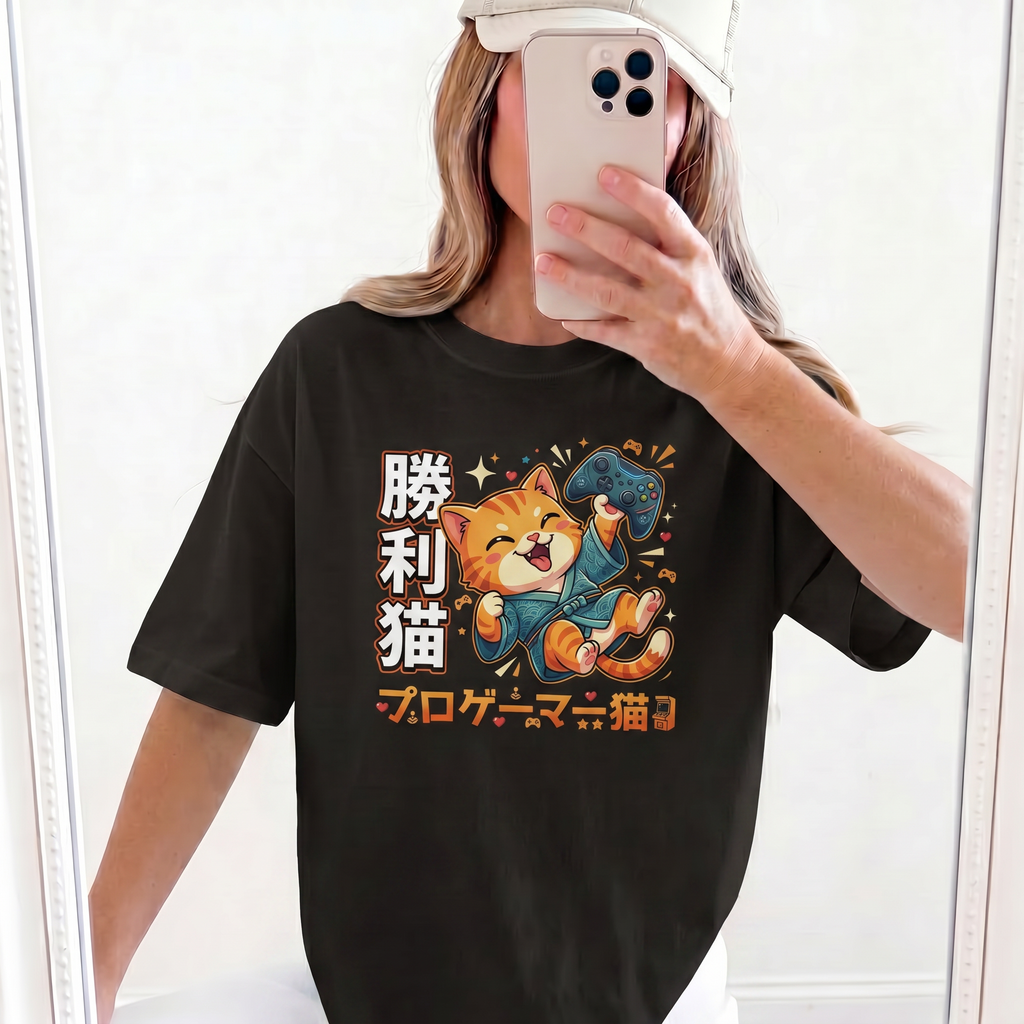 Japanese Gaming Gato  - Cozy Box Fit T-Shirt 😸